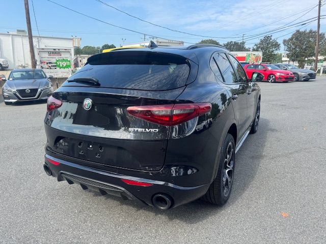 Used 2023 Alfa Romeo Stelvio Veloce AWD/4WD image 3