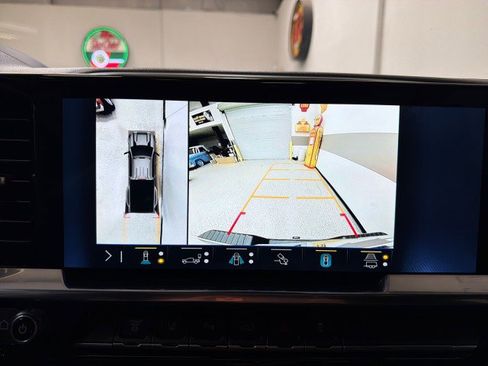 Used 2024 Chevrolet Silverado 3500 LTZ w/ LTZ Convenience Package image 33