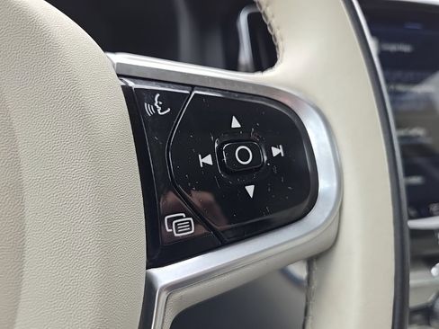 Certified 2023 Volvo XC60 B5 Plus w/ Protection Package Premier image 23