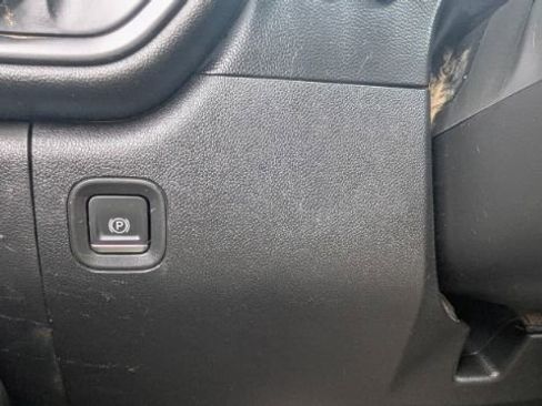 Used 2020 Chevrolet Silverado 2500 Custom w/ Custom Value Package image 28