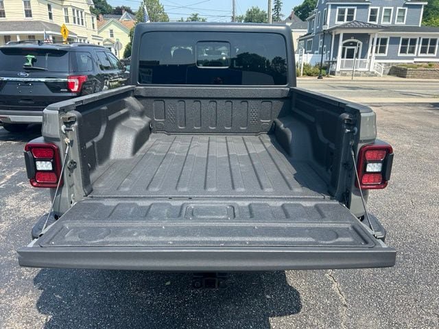 Used 2021 Jeep Gladiator Overland w/ Popular Equipment Package AWD/4WD image 11