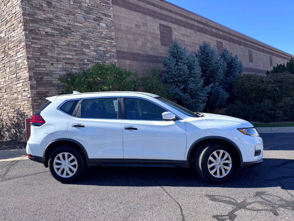 Used 2017 Nissan Rogue S AWD/4WD image 5