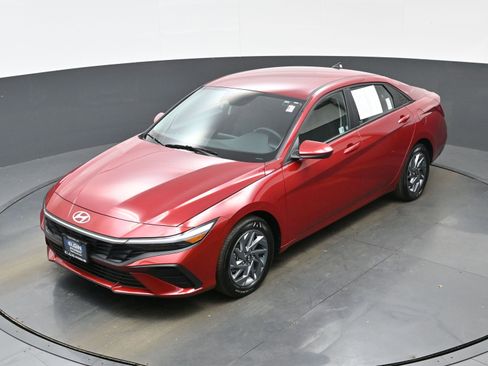 Certified 2025 Hyundai Elantra Blue image 32