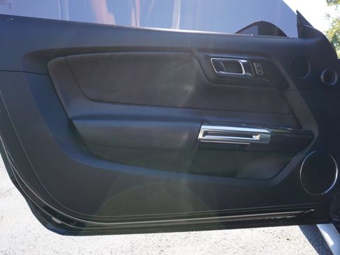 Used 2017 Ford Mustang GT Premium w/ Black Accent Package RWD image 12