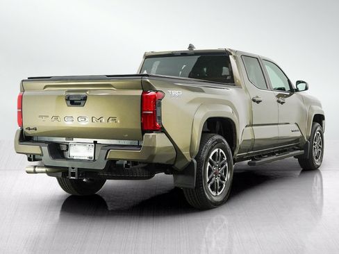 Used 2025 Toyota Tacoma TRD Sport AWD/4WD image 5