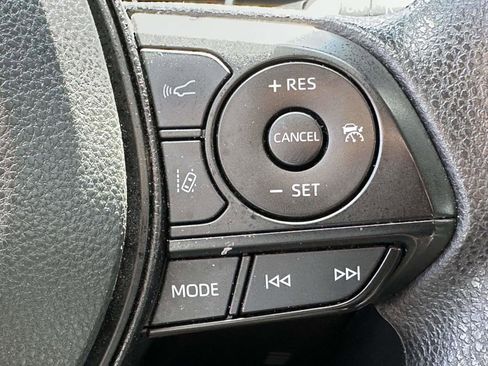 Used 2025 Toyota RAV4 XLE image 31