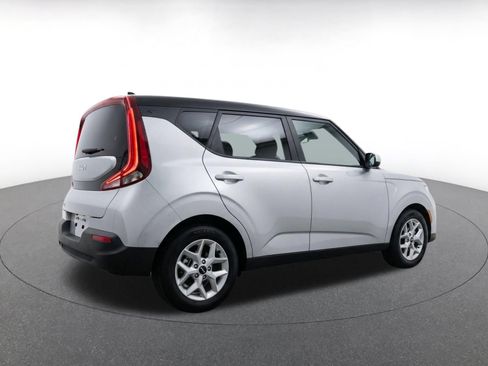 Used 2025 Kia Soul LX w/ LX Technology Package FWD image 9