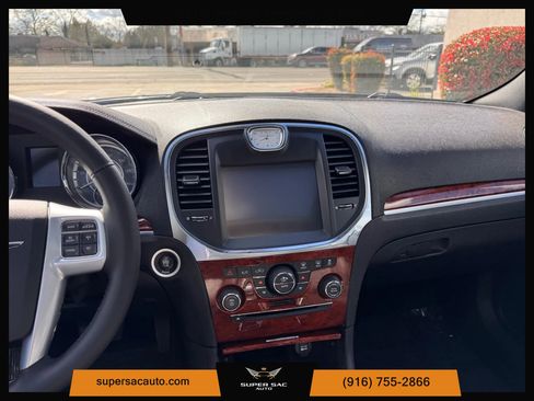 Used 2014 Chrysler 300 C w/ Driver Convenience Group RWD image 20
