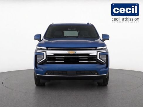 Used 2025 Chevrolet Suburban LT AWD/4WD image 4