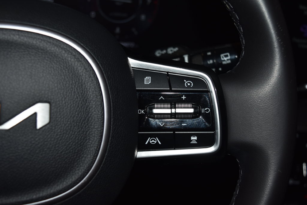 Used 2024 Kia Carnival SX FWD image 10