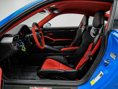 Used 2019 Porsche 911 GT2 RS RWD image 48