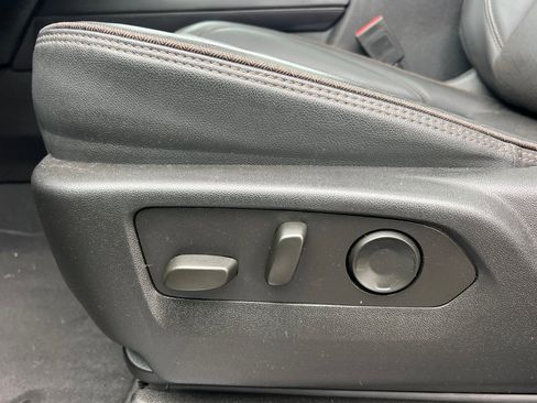 Used 2024 Chevrolet Suburban High Country w/ Premium Package 2 image 13