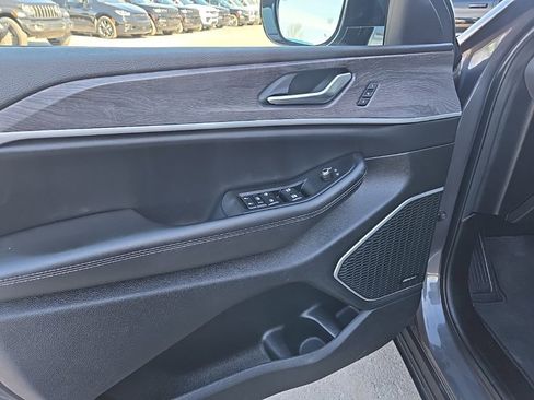 Used 2022 Jeep Grand Cherokee Limited 4xe w/ Luxury Tech Group II AWD/4WD image 31