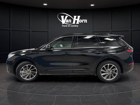 Used 2025 Lincoln Corsair Grand Touring w/ Equipment Group 301A AWD/4WD image 4