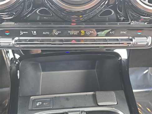 Used 2022 Mercedes-Benz CLA 250 image 25
