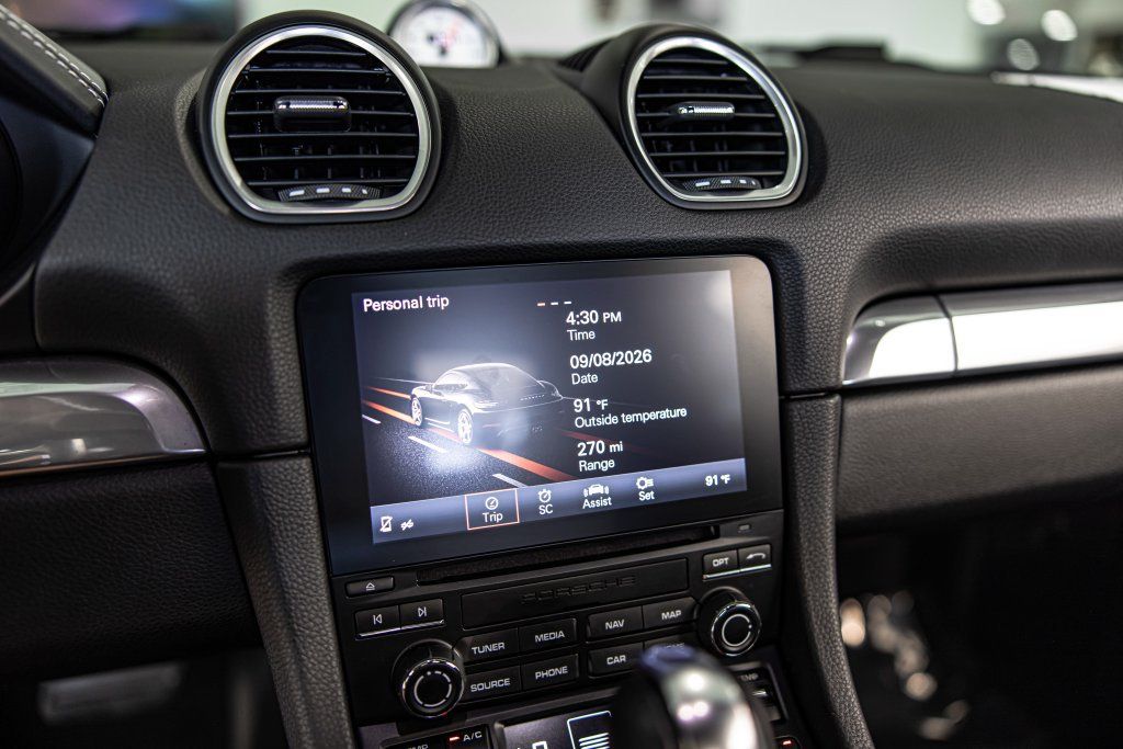 Used 2024 Porsche 718 Cayman RWD image 27