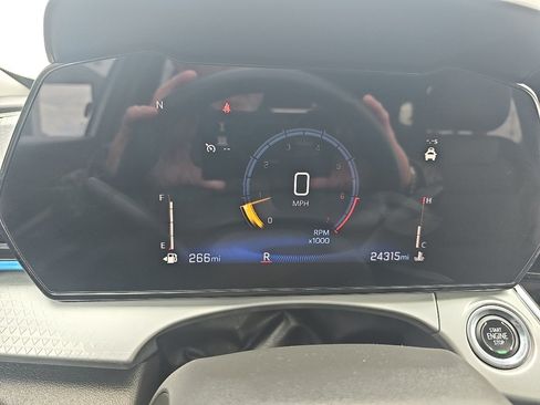 Used 2025 Chevrolet Trax LT w/ LT Convenience Package FWD image 17