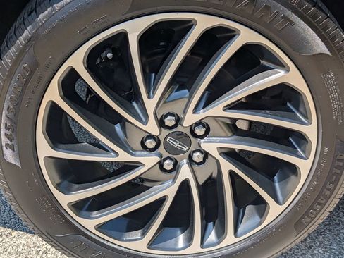 Used 2019 Lincoln Nautilus Reserve AWD/4WD image 16