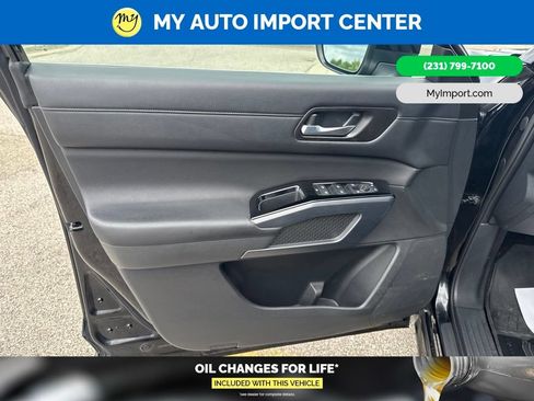 Used 2024 Nissan Pathfinder SL AWD/4WD image 10