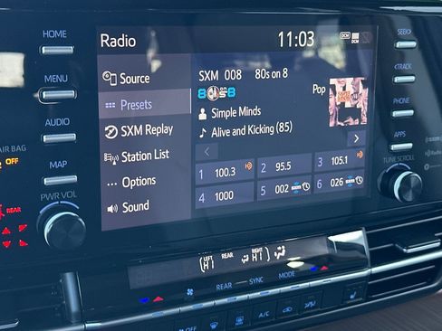 Used 2024 Toyota Sienna XLE image 19