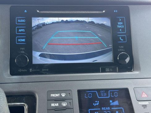 Used 2017 Toyota Sienna XLE w/ XLE Navigation Package FWD image 23