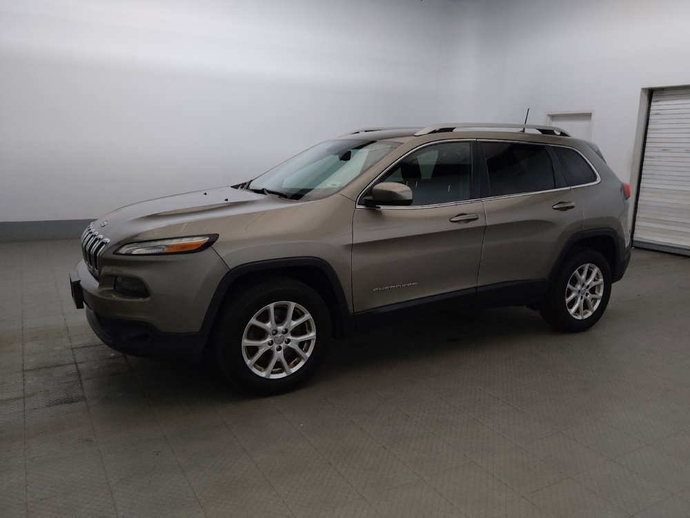 Used 2017 Jeep Cherokee Latitude w/ Cold Weather Group AWD/4WD image 2