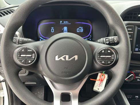 Used 2025 Kia Soul LX w/ LX Technology Package FWD image 13