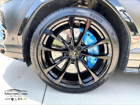 Used 2019 Lamborghini Urus AWD/4WD image 9