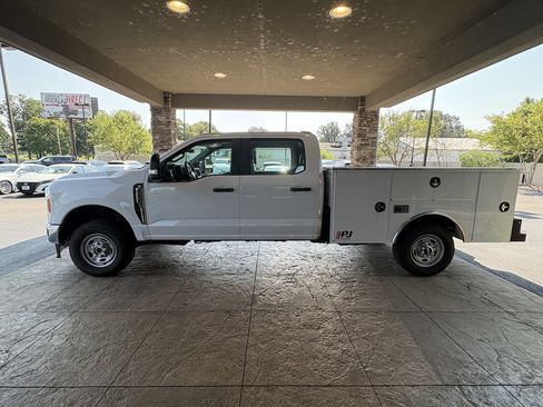 Used 2023 Ford F250 XL w/ FX4 Off-Road Package AWD/4WD image 9