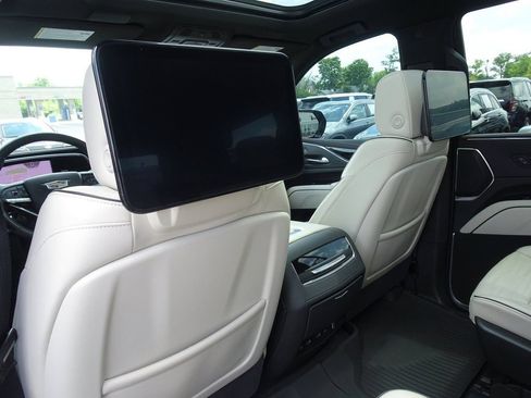 Used 2021 Cadillac Escalade Sport w/ Driver Assist Tech Package AWD/4WD image 15