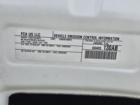 Used 2018 Chrysler Pacifica Limited w/ Tire & Wheel Group FWD image 30