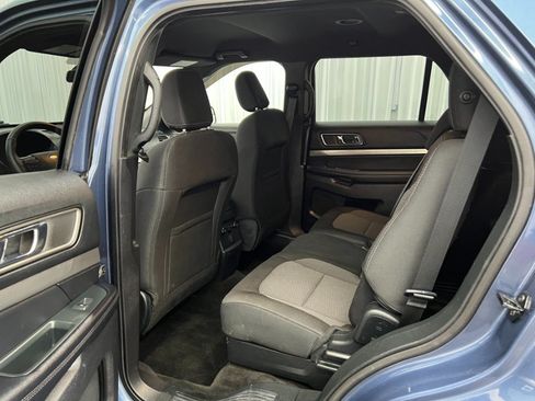 Used 2018 Ford Explorer XLT AWD/4WD image 15