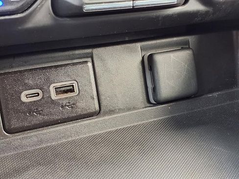 Used 2024 Chevrolet Suburban Premier image 29