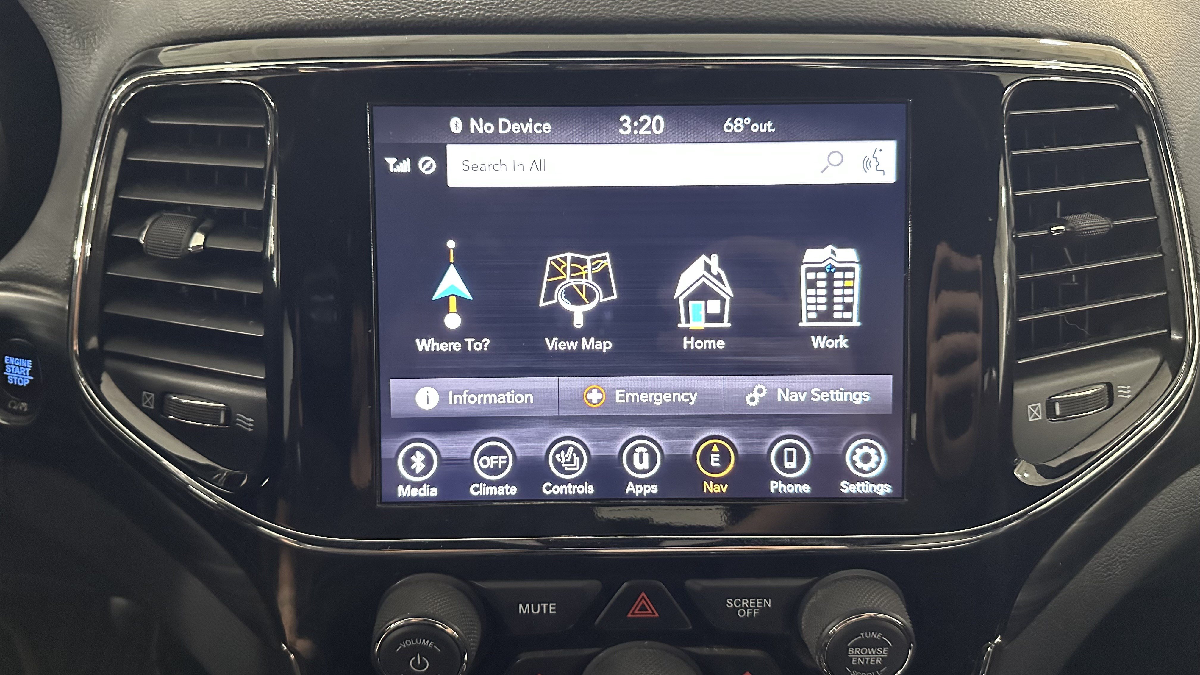 Used 2021 Jeep Grand Cherokee Laredo X AWD/4WD image 25