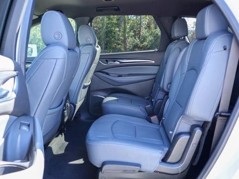 Certified 2023 Buick Enclave Essence image 10