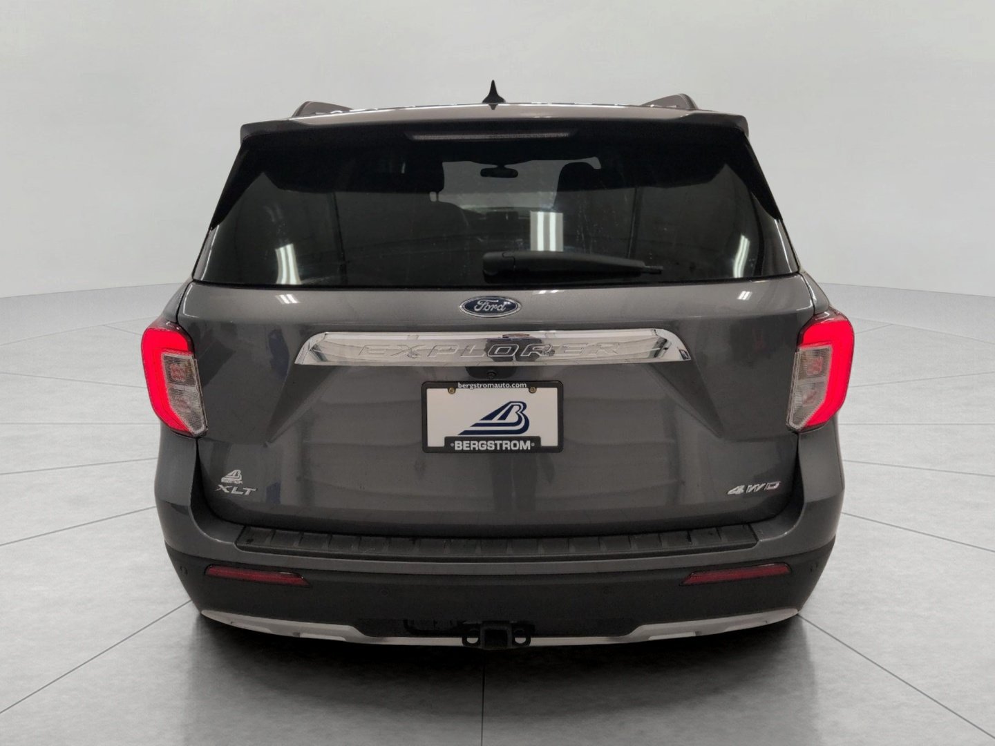 Used 2024 Ford Explorer XLT w/ Equipment Group 202A AWD/4WD image 26