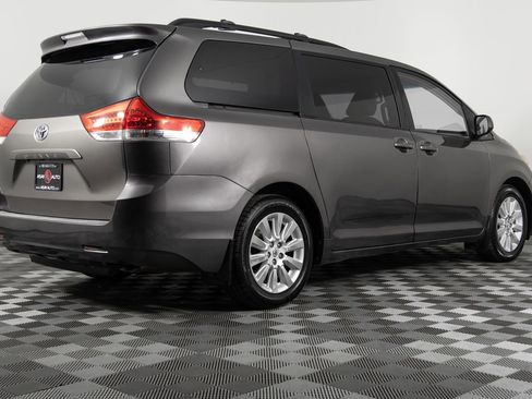 Used 2013 Toyota Sienna XLE image 8