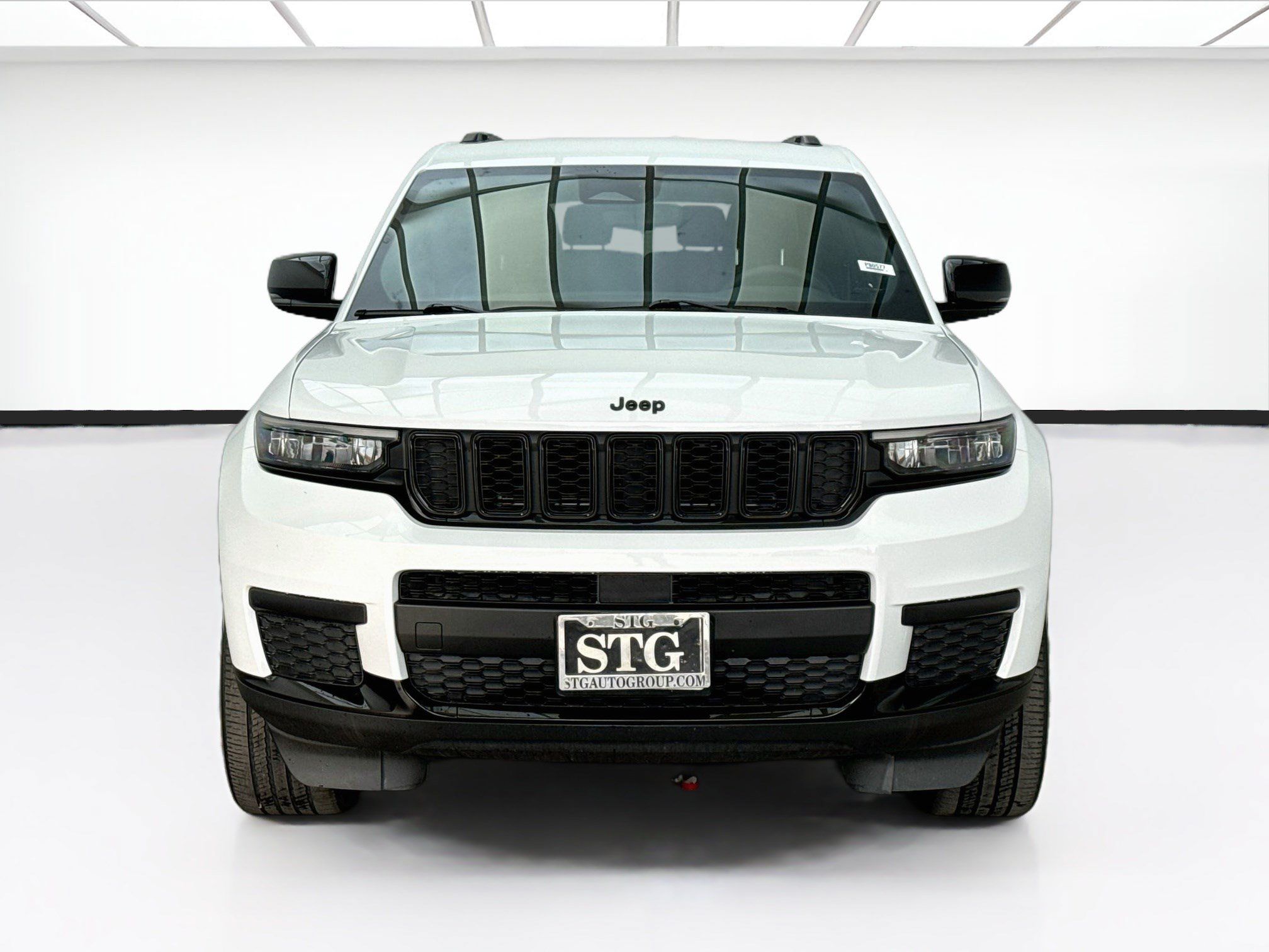 Used 2023 Jeep Grand Cherokee L Laredo RWD image 2