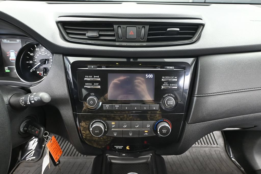 Used 2017 Nissan Rogue S FWD image 23
