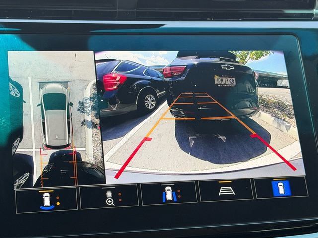 Used 2023 Chevrolet Bolt LT w/ Infotainment Package FWD image 31