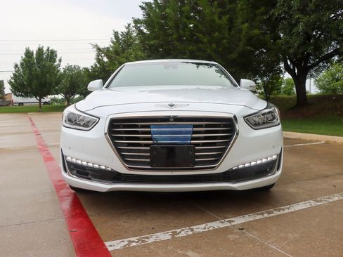 Used 2018 Genesis G90 3.3T Premium RWD image 2