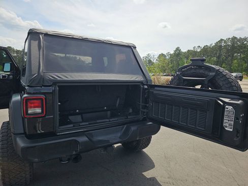 Used 2020 Jeep Wrangler Sport image 14
