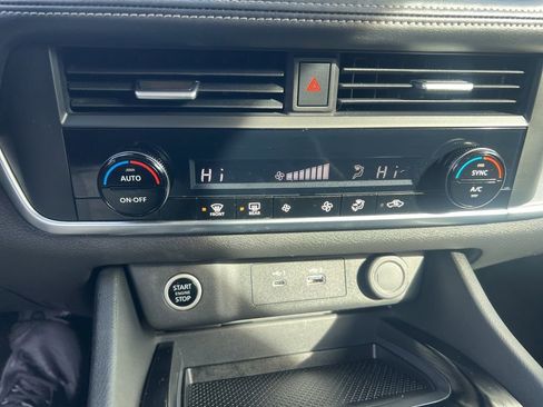 Used 2023 Nissan Rogue SV image 54