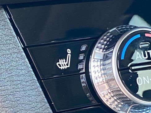 New 2025 Mitsubishi Outlander SE image 11