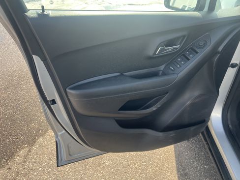 Certified 2022 Chevrolet Trax LT w/ Driver Confidence Package image 14