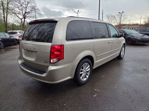 Used 2016 Dodge Grand Caravan SXT w/ Rear Park Assist Package FWD image 5