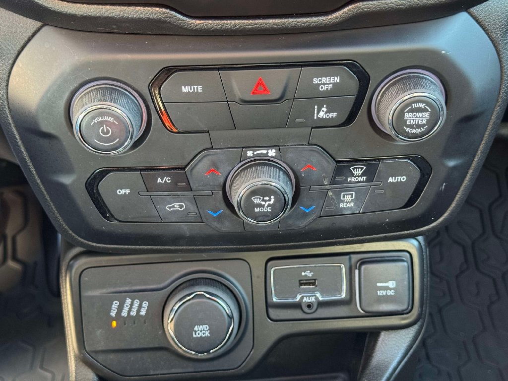 Used 2021 Jeep Renegade Limited w/ Sun & Sound Group AWD/4WD image 28
