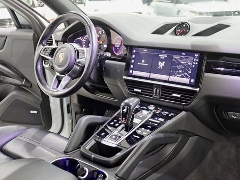 Used 2022 Porsche Cayenne Platinum Edition image 33