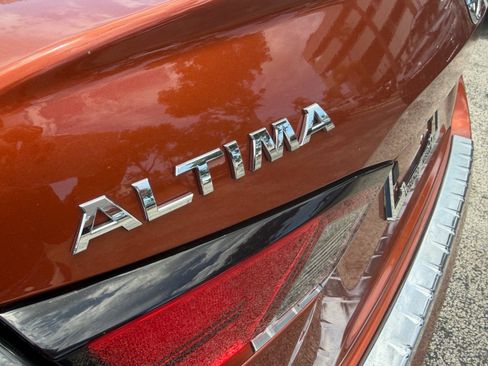 Certified 2022 Nissan Altima 2.5 SR FWD image 11