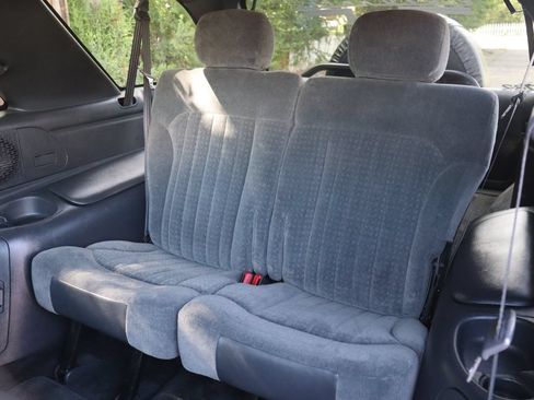 Used 2002 Chevrolet Blazer LS w/ Preferred Equipment Group AWD/4WD image 17